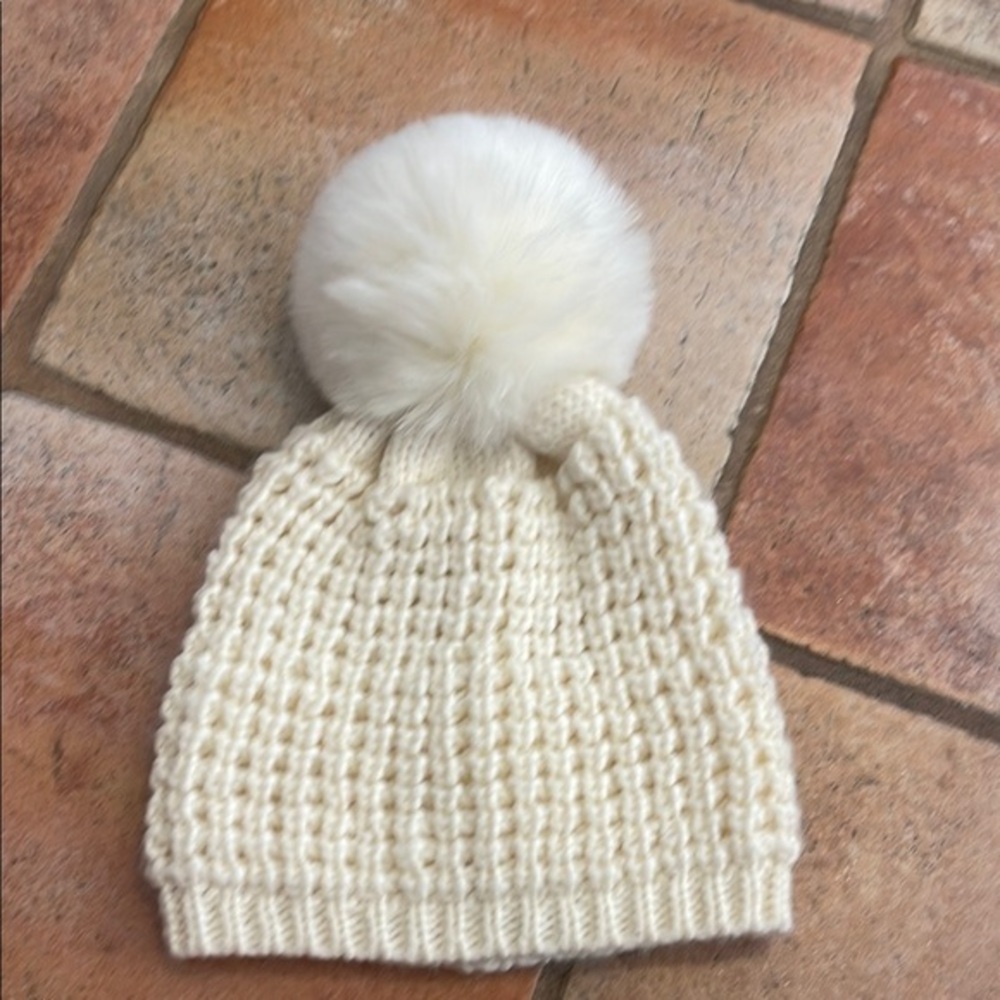 KYI KYI CANADA Cozy Cream Knit UBER BIG Pom-Pom Beanie
